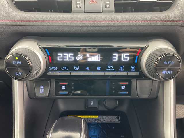 トヨタ ＲＡＶ４ ＰＨＶ ブラックトーン 道央・札幌 2021(令3)年 5万km 赤Ⅱ ・純正ディスプレイオーディオ&BT&USB&Miracast/・全方位カメラ/・バックカメラ/・サンルーフ/・パワーバックドア/・トヨタセーフティセンス/・レーダークルーズコントロール/・クリアランスソナー/・ブラインドスポットモニター/・ヘッドアップディスプレイ/・前席ベンチレーションシート/・前席パワーシート/・レザーシート/・ステアリングヒーター/・前後ドライブレコーダー/・AC100V/・ビルトインETC2.0/・LEDヘッドライト/・オートライト/・オートマチックハイビーム/・スマートキー