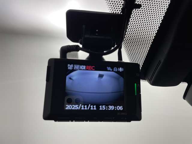 トヨタ ＲＡＶ４ ＰＨＶ ブラックトーン 道央・札幌 2021(令3)年 5万km 赤Ⅱ ・純正ディスプレイオーディオ&BT&USB&Miracast/・全方位カメラ/・バックカメラ/・サンルーフ/・パワーバックドア/・トヨタセーフティセンス/・レーダークルーズコントロール/・クリアランスソナー/・ブラインドスポットモニター/・ヘッドアップディスプレイ/・前席ベンチレーションシート/・前席パワーシート/・レザーシート/・ステアリングヒーター/・前後ドライブレコーダー/・AC100V/・ビルトインETC2.0/・LEDヘッドライト/・オートライト/・オートマチックハイビーム/・スマートキー