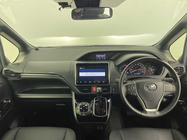 トヨタ エスクァイア Gi 愛知県 2019(令1)年 1.7万km ブラック トヨタセーフティセンス/・プリクラッシュセーフティ/・レーンキープアシスト/・ハイビームアシスト/純正9インチナビ/・フルセグTV/・Bluetooth/・CD/DVD/・SDREC/・SD/・AM/FM/バックカメラ/両側パワースライドドア/黒革シート/シートヒーター/クリアランスソナー/パーキングサポートブレーキ/ETC/LEDヘッドライト/純正15アルミホイール/スマートキー/プッシュスタート/アイドリングストップ