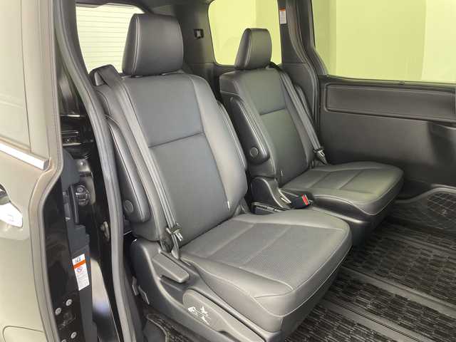 トヨタ エスクァイア Gi 愛知県 2019(令1)年 1.7万km ブラック トヨタセーフティセンス/・プリクラッシュセーフティ/・レーンキープアシスト/・ハイビームアシスト/純正9インチナビ/・フルセグTV/・Bluetooth/・CD/DVD/・SDREC/・SD/・AM/FM/バックカメラ/両側パワースライドドア/黒革シート/シートヒーター/クリアランスソナー/パーキングサポートブレーキ/ETC/LEDヘッドライト/純正15アルミホイール/スマートキー/プッシュスタート/アイドリングストップ