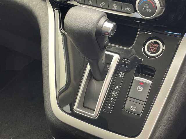 日産 セレナ ハイウェイスター プロパイロットED 千葉県 2016(平28)年 7.3万km ブリリアントホワイトパール 社外ナビ/　CD/DVD/Bluetooth/フルセグTV/プロパイロット/レーダークルーズコントロール/レーンキープアシスト/衝突軽減ブレーキ/クリアランスソナー/標識認識機能/電動パーキング/オートホールド/両側パワスラ/前後ドラレコ/ETC/ロールサンシェード/シートバックテーブル/オートライト/フォグランプ/バックカメラ/フロアマット