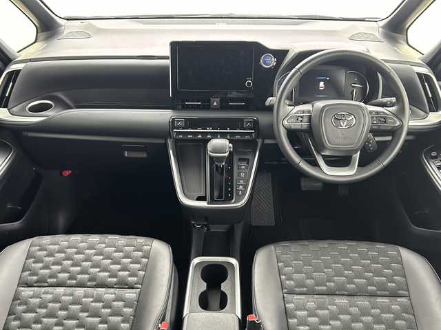 トヨタ ヴォクシー ハイブリッド S－Z 熊本県 2023(令5)年 0.5万km メタルストリームM 禁煙車/両側パワースライドドア/衝突被害軽減ブレーキ/レーンキープアシスト/追従式クルーズコントロール/純正ナビ/AM/FM/Bluetooth/USB/Miracast/バックカメラ/ハーフレザーシート/シートヒーターD/N/コーナーセンサー前後/LEDヘッドライト/ビルトインETC/オートライト/オートマチックハイビーム/カーテンエアバッグ/ステアリングリモコン/フォグランプ/ドライブレコーダー前後/スマートキー/スペアキー有/ABS/横滑り防止装置/保証書/取扱説明書