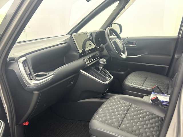 トヨタ ヴォクシー ハイブリッド S－Z 熊本県 2023(令5)年 0.5万km メタルストリームM 禁煙車/両側パワースライドドア/衝突被害軽減ブレーキ/レーンキープアシスト/追従式クルーズコントロール/純正ナビ/AM/FM/Bluetooth/USB/Miracast/バックカメラ/ハーフレザーシート/シートヒーターD/N/コーナーセンサー前後/LEDヘッドライト/ビルトインETC/オートライト/オートマチックハイビーム/カーテンエアバッグ/ステアリングリモコン/フォグランプ/ドライブレコーダー前後/スマートキー/スペアキー有/ABS/横滑り防止装置/保証書/取扱説明書