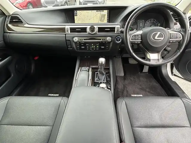 レクサス ＧＳ 300h Iパッケージ 福岡県 2017(平29)年 7万km ソニッククォーツ サンルーフ/レザーシート/純正ナビ/【FM/AM/BT/CD/DVD】/バックカメラ/ドラレコ/パワーシート/シートメモリ/シートヒーター/エアーシート/ステアリングヒーター/ETC/純正アルミ/純正マット/パドルシフト/クルコン/スペアキー/取説/保証書