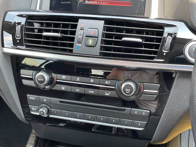ＢＭＷ Ｘ３ xDrive20d Xライン 青森県 2015(平27)年 6.1万km アルピンホワイトⅢ 4WD/ディーゼルターボ/衝突軽減ブレーキ/クルーズコントロール/横滑り防止/オートホールド/ダウンヒルアシスト/レーンキープ/純正HDDナビ/CD/DVD/AUX/USB/Bluetooth/フルセグTV/フロント/バック/360°カメラ/盗難防止/前後コーナーセンサー/パワーバックドア/前席パワーシート/HIDヘッドライト/純正18インチAW夏タイヤ有/純正ミラー一体型ＥＴＣ/スタートボタン/スペアキー