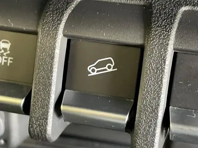 スズキ ジムニー XL 岩手県 2018(平30)年 7.5万km ジャングルグリーン ワンオーナー/高低切り替え式パートタイム４WD/ターボ/ヒルディセントコントロール/ブレーキLSDトラクションコントロール/横滑り防止装置/前席シートヒーター/ヘッドライトレベライザー/純正ディスプレイオーディオ/（CD/DVD/Bluetooth/USB/AppleCarPlay/AndroidAuto）/ETC/オートエアコン/プッシュスタート・スマートキー/フォグランプ/純正15インチスチールホイール