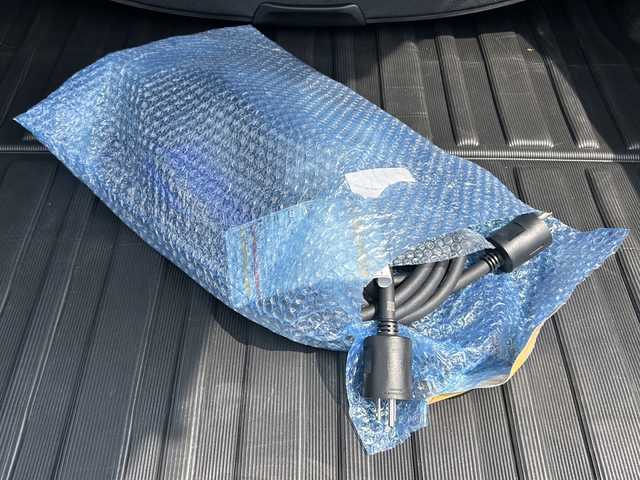 トヨタ プリウス ＰＨＶ S 兵庫県 2018(平30)年 5.3万km スピリテッドアクアメタリック 禁煙車　純正メモリナビ（ＡＭ・ＦＭ・ブルートゥース・ワンセグ・ＣＤ）　充電ケーブル有り　プラグインハイブリッド　ビルトインＥＴＣ　レーダークルーズコントロール　バックカメラ　衝突被害軽減ブレーキ　シートヒーター　ハンドルヒーター　先行車発進告知　ふらつき検知機能　横滑り防止機能　プッシュスタート　オートライト　オートハイビーム　カーテンエアバッグ　EVモード　タイマー充電機能　純正ドアバイザー