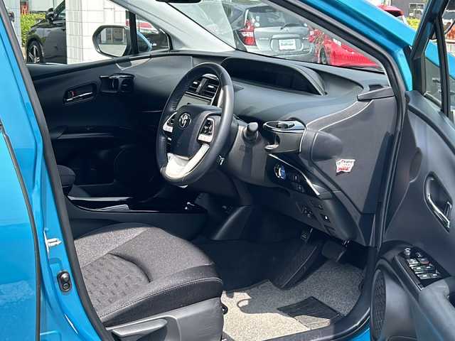 トヨタ プリウス ＰＨＶ S 兵庫県 2018(平30)年 5.3万km スピリテッドアクアメタリック 禁煙車　純正メモリナビ（ＡＭ・ＦＭ・ブルートゥース・ワンセグ・ＣＤ）　充電ケーブル有り　プラグインハイブリッド　ビルトインＥＴＣ　レーダークルーズコントロール　バックカメラ　衝突被害軽減ブレーキ　シートヒーター　ハンドルヒーター　先行車発進告知　ふらつき検知機能　横滑り防止機能　プッシュスタート　オートライト　オートハイビーム　カーテンエアバッグ　EVモード　タイマー充電機能　純正ドアバイザー