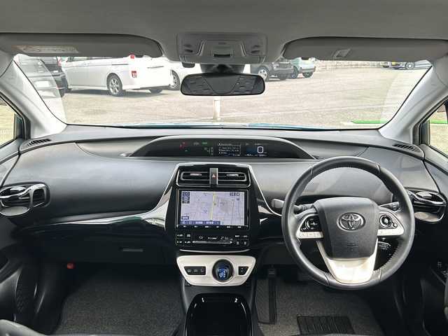 トヨタ プリウス ＰＨＶ S 兵庫県 2018(平30)年 5.3万km スピリテッドアクアメタリック 禁煙車　純正メモリナビ（ＡＭ・ＦＭ・ブルートゥース・ワンセグ・ＣＤ）　充電ケーブル有り　プラグインハイブリッド　ビルトインＥＴＣ　レーダークルーズコントロール　バックカメラ　衝突被害軽減ブレーキ　シートヒーター　ハンドルヒーター　先行車発進告知　ふらつき検知機能　横滑り防止機能　プッシュスタート　オートライト　オートハイビーム　カーテンエアバッグ　EVモード　タイマー充電機能　純正ドアバイザー