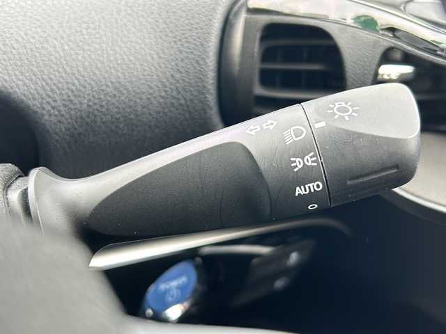 トヨタ プリウス ＰＨＶ S 兵庫県 2018(平30)年 5.3万km スピリテッドアクアメタリック 禁煙車　純正メモリナビ（ＡＭ・ＦＭ・ブルートゥース・ワンセグ・ＣＤ）　充電ケーブル有り　プラグインハイブリッド　ビルトインＥＴＣ　レーダークルーズコントロール　バックカメラ　衝突被害軽減ブレーキ　シートヒーター　ハンドルヒーター　先行車発進告知　ふらつき検知機能　横滑り防止機能　プッシュスタート　オートライト　オートハイビーム　カーテンエアバッグ　EVモード　タイマー充電機能　純正ドアバイザー
