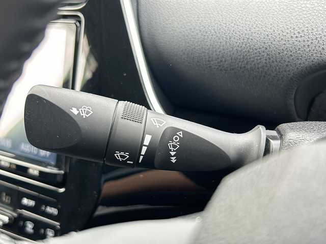 トヨタ プリウス ＰＨＶ S 兵庫県 2018(平30)年 5.3万km スピリテッドアクアメタリック 禁煙車　純正メモリナビ（ＡＭ・ＦＭ・ブルートゥース・ワンセグ・ＣＤ）　充電ケーブル有り　プラグインハイブリッド　ビルトインＥＴＣ　レーダークルーズコントロール　バックカメラ　衝突被害軽減ブレーキ　シートヒーター　ハンドルヒーター　先行車発進告知　ふらつき検知機能　横滑り防止機能　プッシュスタート　オートライト　オートハイビーム　カーテンエアバッグ　EVモード　タイマー充電機能　純正ドアバイザー