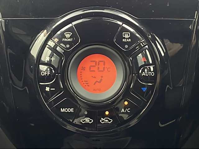 日産 ノート X 三重県 2017(平29)年 4.7万km スーパーブラック 純正7インチナビ/フルセグ/全方位カメラ/デジタルインナーミラー/衝突軽減ブレーキ/車線逸脱システム/コーナーセンサー/オートライト/社外14インチAW/ETC/スマートキー×２