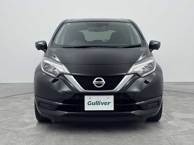 日産 ノート X 三重県 2017(平29)年 4.7万km スーパーブラック 純正7インチナビ/フルセグ/全方位カメラ/デジタルインナーミラー/衝突軽減ブレーキ/車線逸脱システム/コーナーセンサー/オートライト/社外14インチAW/ETC/スマートキー×２