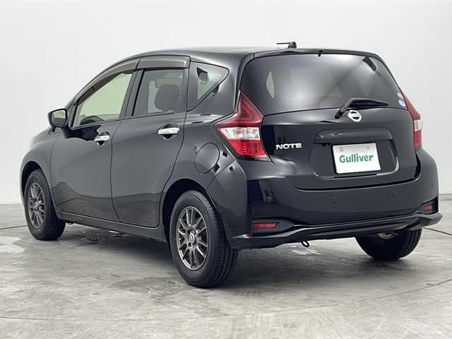 日産 ノート X 三重県 2017(平29)年 4.7万km スーパーブラック 純正7インチナビ/フルセグ/全方位カメラ/デジタルインナーミラー/衝突軽減ブレーキ/車線逸脱システム/コーナーセンサー/オートライト/社外14インチAW/ETC/スマートキー×２