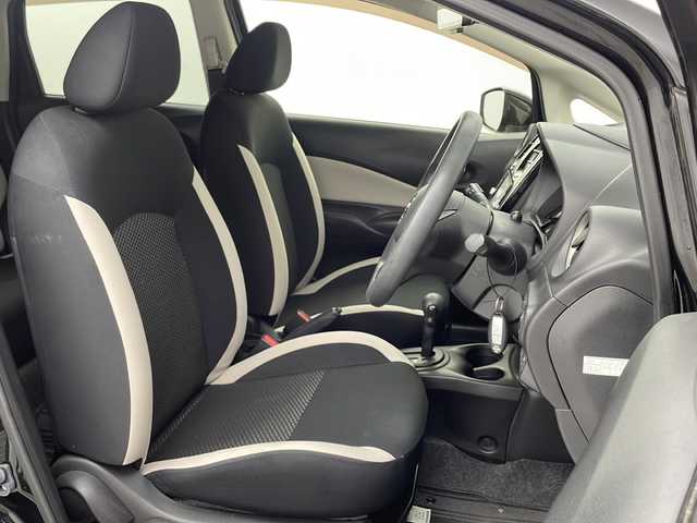 日産 ノート X 三重県 2017(平29)年 4.7万km スーパーブラック 純正7インチナビ/フルセグ/全方位カメラ/デジタルインナーミラー/衝突軽減ブレーキ/車線逸脱システム/コーナーセンサー/オートライト/社外14インチAW/ETC/スマートキー×２