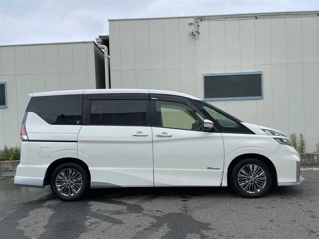 日産 セレナ ライダー プロパイロット E 福島県 2016(平28)年 13.3万km ブリリアントホワイトパール (株)IDOMが運営する【じしゃロン福島店】の自社ローン専用車両になります。こちらは現金またはオートローンご利用時の価格です。自社ローンご希望の方は別途その旨お申付け下さい/SDナビ（AM/FM/CD/DVD/BT)/フルセグテレビ/バックカメラ/両側パワースライドドア/ETC/フリップダウンモニター/クルーズコントロール/コーナーセンサー/純正マット/バイザー/衝突被害軽減ブレーキ/横滑り防止装置