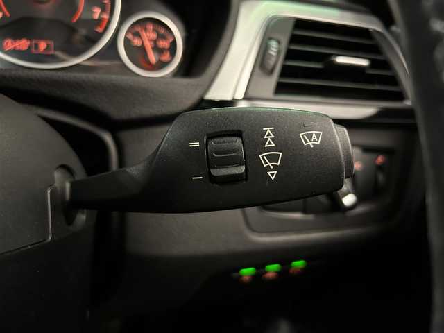 ＢＭＷ ３２０ｉ xDrive Mスポーツ 道央・札幌 2016(平28)年 2.1万km アルピンホワイトⅢ ACC/ドライビング・アシスト/・レーンディパーチャーウォーニング/・前車接近警告機能/・衝突回避・被害軽減ブレーキ/パーキングアシスト/BMWヘッドアップディスプレイ/電動フロントシート/運転席メモリー機能付き/LEDヘッドライト/オートライト/バックカメラ/DSC(ダイナミック・スタビリティ・コントロール)/純正１８インチAW/HDDナビゲーションシステム/ETC/・保証書、取扱説明書（有）/・冬タイヤ有