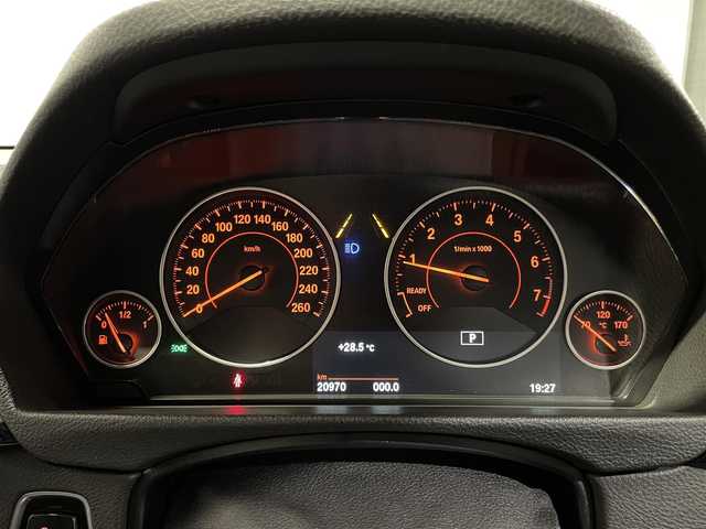 ＢＭＷ ３２０ｉ xDrive Mスポーツ 道央・札幌 2016(平28)年 2.1万km アルピンホワイトⅢ ACC/ドライビング・アシスト/・レーンディパーチャーウォーニング/・前車接近警告機能/・衝突回避・被害軽減ブレーキ/パーキングアシスト/BMWヘッドアップディスプレイ/電動フロントシート/運転席メモリー機能付き/LEDヘッドライト/オートライト/バックカメラ/DSC(ダイナミック・スタビリティ・コントロール)/純正１８インチAW/HDDナビゲーションシステム/ETC/・保証書、取扱説明書（有）/・冬タイヤ有