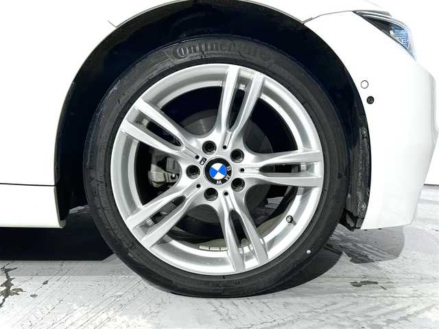 ＢＭＷ ３２０ｉ xDrive Mスポーツ 道央・札幌 2016(平28)年 2.1万km アルピンホワイトⅢ ACC/ドライビング・アシスト/・レーンディパーチャーウォーニング/・前車接近警告機能/・衝突回避・被害軽減ブレーキ/パーキングアシスト/BMWヘッドアップディスプレイ/電動フロントシート/運転席メモリー機能付き/LEDヘッドライト/オートライト/バックカメラ/DSC(ダイナミック・スタビリティ・コントロール)/純正１８インチAW/HDDナビゲーションシステム/ETC/・保証書、取扱説明書（有）/・冬タイヤ有