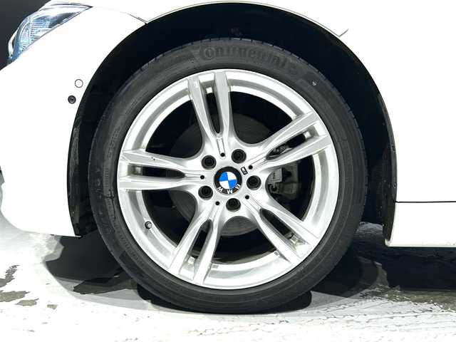 ＢＭＷ ３２０ｉ xDrive Mスポーツ 道央・札幌 2016(平28)年 2.1万km アルピンホワイトⅢ ACC/ドライビング・アシスト/・レーンディパーチャーウォーニング/・前車接近警告機能/・衝突回避・被害軽減ブレーキ/パーキングアシスト/BMWヘッドアップディスプレイ/電動フロントシート/運転席メモリー機能付き/LEDヘッドライト/オートライト/バックカメラ/DSC(ダイナミック・スタビリティ・コントロール)/純正１８インチAW/HDDナビゲーションシステム/ETC/・保証書、取扱説明書（有）/・冬タイヤ有