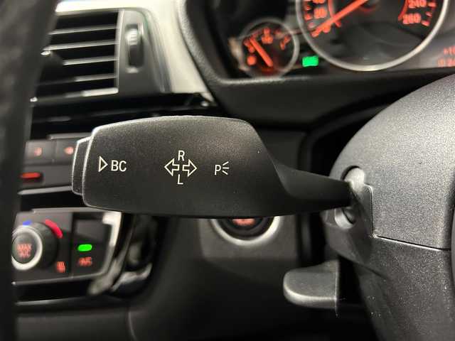 ＢＭＷ ３２０ｉ xDrive Mスポーツ 道央・札幌 2016(平28)年 2.1万km アルピンホワイトⅢ ACC/ドライビング・アシスト/・レーンディパーチャーウォーニング/・前車接近警告機能/・衝突回避・被害軽減ブレーキ/パーキングアシスト/BMWヘッドアップディスプレイ/電動フロントシート/運転席メモリー機能付き/LEDヘッドライト/オートライト/バックカメラ/DSC(ダイナミック・スタビリティ・コントロール)/純正１８インチAW/HDDナビゲーションシステム/ETC/・保証書、取扱説明書（有）/・冬タイヤ有