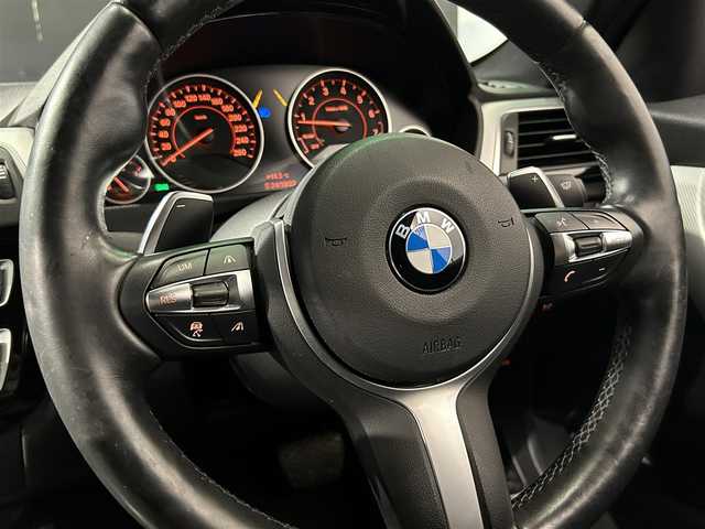 ＢＭＷ ３２０ｉ xDrive Mスポーツ 道央・札幌 2016(平28)年 2.1万km アルピンホワイトⅢ ACC/ドライビング・アシスト/・レーンディパーチャーウォーニング/・前車接近警告機能/・衝突回避・被害軽減ブレーキ/パーキングアシスト/BMWヘッドアップディスプレイ/電動フロントシート/運転席メモリー機能付き/LEDヘッドライト/オートライト/バックカメラ/DSC(ダイナミック・スタビリティ・コントロール)/純正１８インチAW/HDDナビゲーションシステム/ETC/・保証書、取扱説明書（有）/・冬タイヤ有