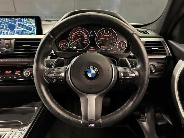 ＢＭＷ ３２０ｉ xDrive Mスポーツ 道央・札幌 2016(平28)年 2.1万km アルピンホワイトⅢ ACC/ドライビング・アシスト/・レーンディパーチャーウォーニング/・前車接近警告機能/・衝突回避・被害軽減ブレーキ/パーキングアシスト/BMWヘッドアップディスプレイ/電動フロントシート/運転席メモリー機能付き/LEDヘッドライト/オートライト/バックカメラ/DSC(ダイナミック・スタビリティ・コントロール)/純正１８インチAW/HDDナビゲーションシステム/ETC/・保証書、取扱説明書（有）/・冬タイヤ有