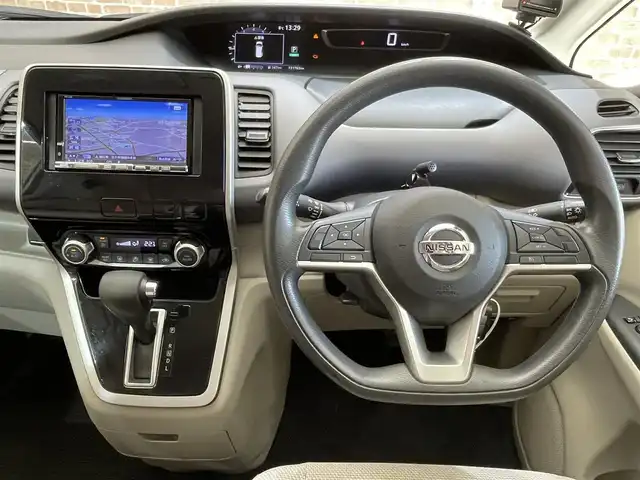 日産 セレナ X 岩手県 2017(平29)年 13.2万km ブリリアントホワイトパール ワンオーナー/エマージェンシーブレーキ/車線逸脱警報/横滑り防止装置/アイドリングストップ/クルーズコントロール/両側イージークローザードア/リヤオートエアコン/ロールサンシェード/ALPINEナビ/フルセグTV/ETC/オートライト/ヘッドライトレベライザー/15インチスチールホイール/純正ホイールキャップ