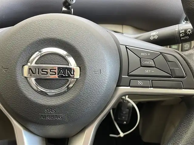 日産 セレナ X 岩手県 2017(平29)年 13.2万km ブリリアントホワイトパール ワンオーナー/エマージェンシーブレーキ/車線逸脱警報/横滑り防止装置/アイドリングストップ/クルーズコントロール/両側イージークローザードア/リヤオートエアコン/ロールサンシェード/ALPINEナビ/フルセグTV/ETC/オートライト/ヘッドライトレベライザー/15インチスチールホイール/純正ホイールキャップ