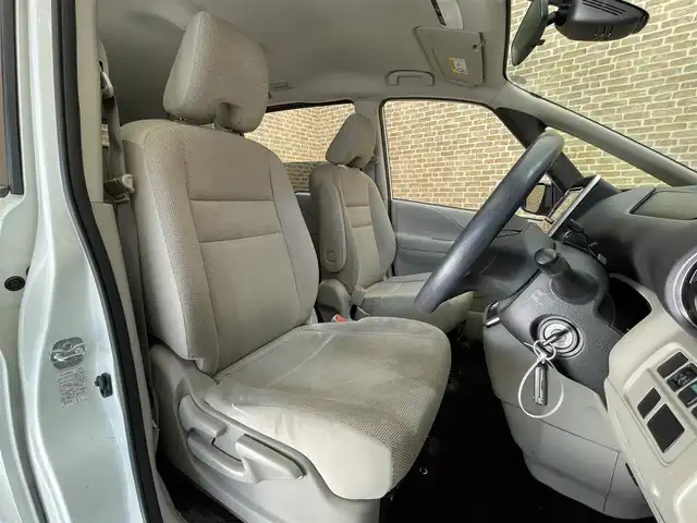 日産 セレナ X 岩手県 2017(平29)年 13.2万km ブリリアントホワイトパール ワンオーナー/エマージェンシーブレーキ/車線逸脱警報/横滑り防止装置/アイドリングストップ/クルーズコントロール/両側イージークローザードア/リヤオートエアコン/ロールサンシェード/ALPINEナビ/フルセグTV/ETC/オートライト/ヘッドライトレベライザー/15インチスチールホイール/純正ホイールキャップ