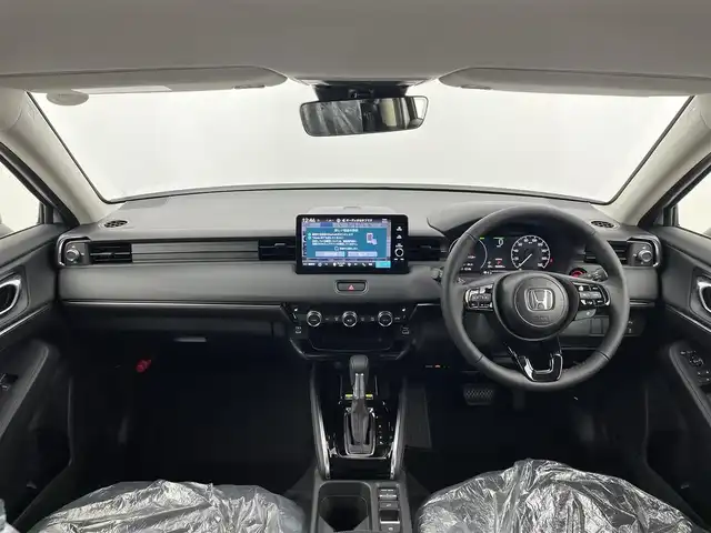 ホンダ ヴェゼル ハイブリッド e:HEV Z 大分県 2025(令7)年 0.1千km プラチナホワイトパール 純正ナビ/FM/AM/フルセグＴＶ/applecarplay/androidauto/ETC２．０/バックカメラ/シートヒーター（D/N）/ステアリングヒーター/パワーバックドア/置くだけ充電/電子パーキング/オートホールド/ホンダセンシング/・衝突軽減ブレーキ/・先行発進お知らせ機能/・コーナーセンサー/・BSM/・後方支援/オートハイビーム/パドルシフト