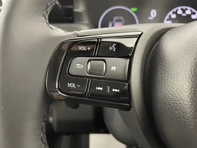 ホンダ ヴェゼル ハイブリッド e:HEV Z 大分県 2025(令7)年 0.1千km プラチナホワイトパール 純正ナビ/FM/AM/フルセグＴＶ/applecarplay/androidauto/ETC２．０/バックカメラ/シートヒーター（D/N）/ステアリングヒーター/パワーバックドア/置くだけ充電/電子パーキング/オートホールド/ホンダセンシング/・衝突軽減ブレーキ/・先行発進お知らせ機能/・コーナーセンサー/・BSM/・後方支援/オートハイビーム/パドルシフト