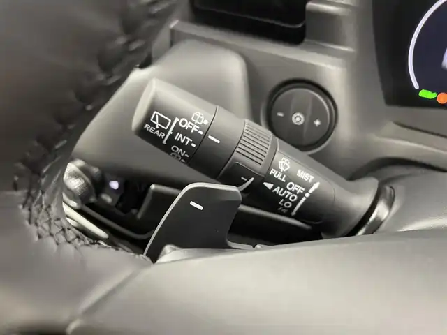 ホンダ ヴェゼル ハイブリッド e:HEV Z 大分県 2025(令7)年 0.1千km プラチナホワイトパール 純正ナビ/FM/AM/フルセグＴＶ/applecarplay/androidauto/ETC２．０/バックカメラ/シートヒーター（D/N）/ステアリングヒーター/パワーバックドア/置くだけ充電/電子パーキング/オートホールド/ホンダセンシング/・衝突軽減ブレーキ/・先行発進お知らせ機能/・コーナーセンサー/・BSM/・後方支援/オートハイビーム/パドルシフト