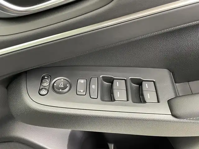 ホンダ ヴェゼル ハイブリッド e:HEV Z 大分県 2025(令7)年 0.1千km プラチナホワイトパール 純正ナビ/FM/AM/フルセグＴＶ/applecarplay/androidauto/ETC２．０/バックカメラ/シートヒーター（D/N）/ステアリングヒーター/パワーバックドア/置くだけ充電/電子パーキング/オートホールド/ホンダセンシング/・衝突軽減ブレーキ/・先行発進お知らせ機能/・コーナーセンサー/・BSM/・後方支援/オートハイビーム/パドルシフト