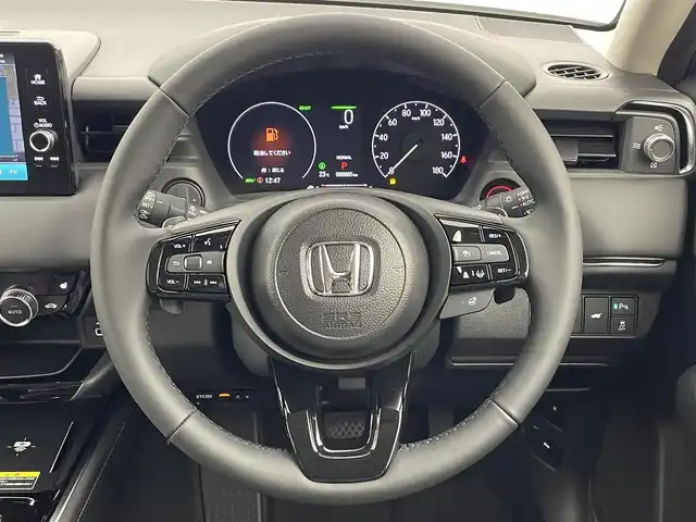 ホンダ ヴェゼル ハイブリッド e:HEV Z 大分県 2025(令7)年 0.1千km プラチナホワイトパール 純正ナビ/FM/AM/フルセグＴＶ/applecarplay/androidauto/ETC２．０/バックカメラ/シートヒーター（D/N）/ステアリングヒーター/パワーバックドア/置くだけ充電/電子パーキング/オートホールド/ホンダセンシング/・衝突軽減ブレーキ/・先行発進お知らせ機能/・コーナーセンサー/・BSM/・後方支援/オートハイビーム/パドルシフト