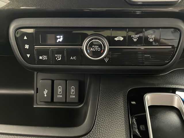 ホンダ Ｎ ＢＯＸ カスタム G L ホンダセンシング 宮崎県 2019(令1)年 5.5万km ブリリアントスポーティブルーメタリック2トーン 禁煙車/ホンダセンシング/純正ナビTV/（VXM-194VFi/CD/DVD/Bluetooth/フルセグTV)/純正バックカメラ/純正ビルトインETC/純正LEDオートライト/純正LEDフォグ/純正14インチアルミ/純正フロアマット/左側電動スライドドア/アダプティブクルーズコントロール/レーンディパーチャーアラート/クリアランスソナー/本革巻ハンドル/オートエアコン/ウインカードアミラー/スマートキー/プッシュエンジンスタート