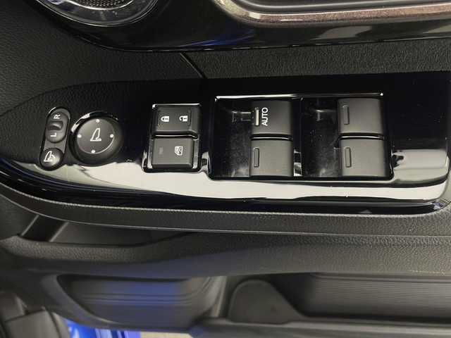 ホンダ Ｎ ＢＯＸ カスタム G L ホンダセンシング 宮崎県 2019(令1)年 5.5万km ブリリアントスポーティブルーメタリック2トーン 禁煙車/ホンダセンシング/純正ナビTV/（VXM-194VFi/CD/DVD/Bluetooth/フルセグTV)/純正バックカメラ/純正ビルトインETC/純正LEDオートライト/純正LEDフォグ/純正14インチアルミ/純正フロアマット/左側電動スライドドア/アダプティブクルーズコントロール/レーンディパーチャーアラート/クリアランスソナー/本革巻ハンドル/オートエアコン/ウインカードアミラー/スマートキー/プッシュエンジンスタート