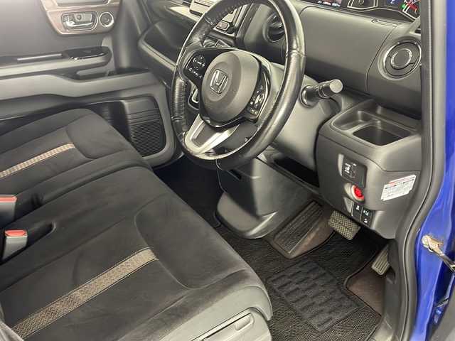 ホンダ Ｎ ＢＯＸ カスタム G L ホンダセンシング 宮崎県 2019(令1)年 5.5万km ブリリアントスポーティブルーメタリック2トーン 禁煙車/ホンダセンシング/純正ナビTV/（VXM-194VFi/CD/DVD/Bluetooth/フルセグTV)/純正バックカメラ/純正ビルトインETC/純正LEDオートライト/純正LEDフォグ/純正14インチアルミ/純正フロアマット/左側電動スライドドア/アダプティブクルーズコントロール/レーンディパーチャーアラート/クリアランスソナー/本革巻ハンドル/オートエアコン/ウインカードアミラー/スマートキー/プッシュエンジンスタート