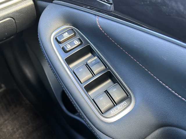 トヨタ クラウン ハイブリッド アスリートG 広島県 2013(平25)年 7.5万km プレシャスブラックパール 禁煙車/OPアドバンストパッケージ/OP18インチアルミホイール/プリクラッシュセーフティ/レーダークルーズコントロール/アダプティブハイビームシステム/ヘッドランプウォッシャー/クリアランスソナー/純正ナビ/・フルセグ/CD/DVD/Bluetooth/USB/バックカメラ/革巻きステアリング/ステアリングヒーター/オートライト/HIDヘッドライト/フォグランプ/レザーシートパッケージ/・本革シート/・前席シートヒーター/ベンチレーション/ドライブレコーダー/ETC/ドアバイザー/W+サイド+カーテンエアバック