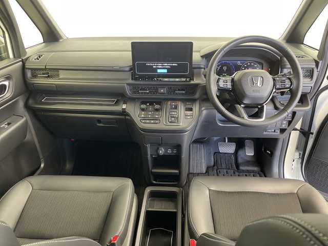 ホンダ ステップワゴン 鹿児島県 2024(令6)年 1.3万km プラチナホワイトパール 純正１１．４型ナビ/（フルセグ/Bluetooth/DVD/CD）/純正フリップダウンモニター　/両側パワースライドドア　/バックカメラ　/パワーバックドア　/ＨＤＭＩ入力端子　/前後ドライブレコーダー　/シートヒーター　/オットマン　/アダプティブクルーズコントロール/ハーフレザー/ブラインドスポットモニター/ETC/オートライト/プッシュスタートボタン/保証書/取扱説明書/スペアキー1本