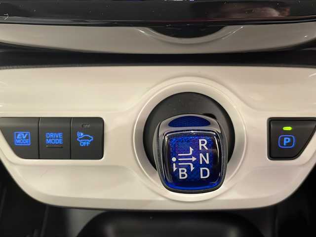 トヨタ プリウス S 岐阜県 2016(平28)年 1.8万km ホワイトパールクリスタルシャイン フルエアロ（F・S・R）/純正ナビ/バックカメラ/Bluetooth/フルセグTV/ビルトインETC/ドライブレコーダー/スマートキー/ウィンカーミラー/LEDヘッドライト/LEDフォグライト