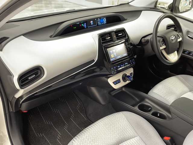 トヨタ プリウス S 岐阜県 2016(平28)年 1.8万km ホワイトパールクリスタルシャイン フルエアロ（F・S・R）/純正ナビ/バックカメラ/Bluetooth/フルセグTV/ビルトインETC/ドライブレコーダー/スマートキー/ウィンカーミラー/LEDヘッドライト/LEDフォグライト