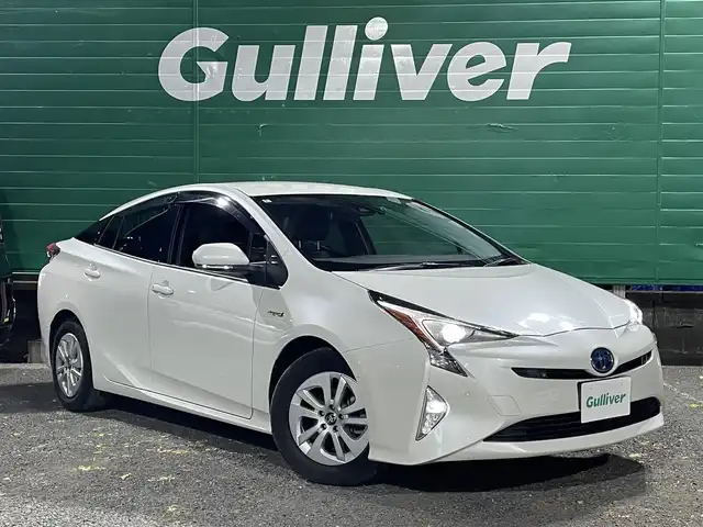 トヨタ プリウス Sセーフティプラス 東京都 2018(平30)年 1.5万km ホワイトパールクリスタルシャイン 純正SDナビ【NSZT-Y68T】/(/DVD/フルセグTV/SD/Bluetooth)/セーフティーセンスP/・プリクラッシュセーフティー/・レーンディパーチャーアラート/・オートハイビーム/・レーダークルーズコントロール/インテリジェントクリアランスソナー/シンプルインテリジェントパーキングアシスト/LEDヘッドランプ/LEDフロントフォグランプ/カラーグラフィックメーター/カラーマルチインフォメーションディスプレイ/オートエアコン/取扱説明書/保証書/スペアキー×1