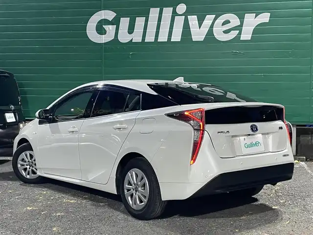 トヨタ プリウス Sセーフティプラス 東京都 2018(平30)年 1.5万km ホワイトパールクリスタルシャイン 純正SDナビ【NSZT-Y68T】/(/DVD/フルセグTV/SD/Bluetooth)/セーフティーセンスP/・プリクラッシュセーフティー/・レーンディパーチャーアラート/・オートハイビーム/・レーダークルーズコントロール/インテリジェントクリアランスソナー/シンプルインテリジェントパーキングアシスト/LEDヘッドランプ/LEDフロントフォグランプ/カラーグラフィックメーター/カラーマルチインフォメーションディスプレイ/オートエアコン/取扱説明書/保証書/スペアキー×1