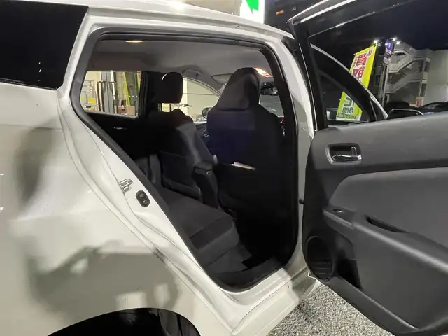 トヨタ プリウス Sセーフティプラス 東京都 2018(平30)年 1.5万km ホワイトパールクリスタルシャイン 純正SDナビ【NSZT-Y68T】/(/DVD/フルセグTV/SD/Bluetooth)/セーフティーセンスP/・プリクラッシュセーフティー/・レーンディパーチャーアラート/・オートハイビーム/・レーダークルーズコントロール/インテリジェントクリアランスソナー/シンプルインテリジェントパーキングアシスト/LEDヘッドランプ/LEDフロントフォグランプ/カラーグラフィックメーター/カラーマルチインフォメーションディスプレイ/オートエアコン/取扱説明書/保証書/スペアキー×1