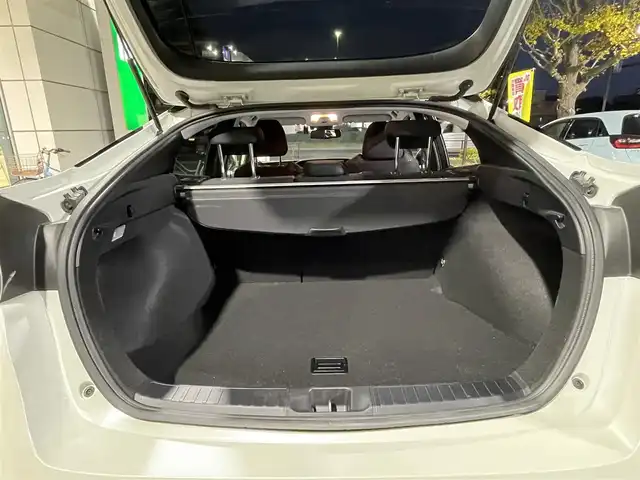 トヨタ プリウス Sセーフティプラス 東京都 2018(平30)年 1.5万km ホワイトパールクリスタルシャイン 純正SDナビ【NSZT-Y68T】/(/DVD/フルセグTV/SD/Bluetooth)/セーフティーセンスP/・プリクラッシュセーフティー/・レーンディパーチャーアラート/・オートハイビーム/・レーダークルーズコントロール/インテリジェントクリアランスソナー/シンプルインテリジェントパーキングアシスト/LEDヘッドランプ/LEDフロントフォグランプ/カラーグラフィックメーター/カラーマルチインフォメーションディスプレイ/オートエアコン/取扱説明書/保証書/スペアキー×1