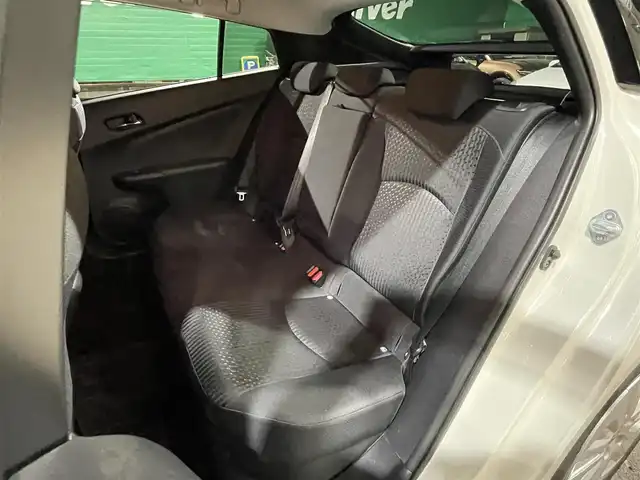 トヨタ プリウス Sセーフティプラス 東京都 2018(平30)年 1.5万km ホワイトパールクリスタルシャイン 純正SDナビ【NSZT-Y68T】/(/DVD/フルセグTV/SD/Bluetooth)/セーフティーセンスP/・プリクラッシュセーフティー/・レーンディパーチャーアラート/・オートハイビーム/・レーダークルーズコントロール/インテリジェントクリアランスソナー/シンプルインテリジェントパーキングアシスト/LEDヘッドランプ/LEDフロントフォグランプ/カラーグラフィックメーター/カラーマルチインフォメーションディスプレイ/オートエアコン/取扱説明書/保証書/スペアキー×1