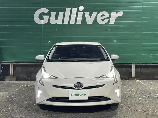 トヨタ プリウス Sセーフティプラス 東京都 2018(平30)年 1.5万km ホワイトパールクリスタルシャイン 純正SDナビ【NSZT-Y68T】/(/DVD/フルセグTV/SD/Bluetooth)/セーフティーセンスP/・プリクラッシュセーフティー/・レーンディパーチャーアラート/・オートハイビーム/・レーダークルーズコントロール/インテリジェントクリアランスソナー/シンプルインテリジェントパーキングアシスト/LEDヘッドランプ/LEDフロントフォグランプ/カラーグラフィックメーター/カラーマルチインフォメーションディスプレイ/オートエアコン/取扱説明書/保証書/スペアキー×1