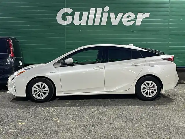 トヨタ プリウス Sセーフティプラス 東京都 2018(平30)年 1.5万km ホワイトパールクリスタルシャイン 純正SDナビ【NSZT-Y68T】/(/DVD/フルセグTV/SD/Bluetooth)/セーフティーセンスP/・プリクラッシュセーフティー/・レーンディパーチャーアラート/・オートハイビーム/・レーダークルーズコントロール/インテリジェントクリアランスソナー/シンプルインテリジェントパーキングアシスト/LEDヘッドランプ/LEDフロントフォグランプ/カラーグラフィックメーター/カラーマルチインフォメーションディスプレイ/オートエアコン/取扱説明書/保証書/スペアキー×1