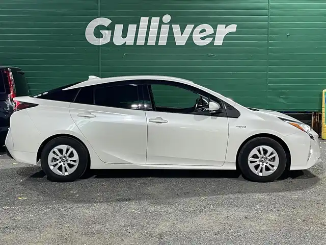 トヨタ プリウス Sセーフティプラス 東京都 2018(平30)年 1.5万km ホワイトパールクリスタルシャイン 純正SDナビ【NSZT-Y68T】/(/DVD/フルセグTV/SD/Bluetooth)/セーフティーセンスP/・プリクラッシュセーフティー/・レーンディパーチャーアラート/・オートハイビーム/・レーダークルーズコントロール/インテリジェントクリアランスソナー/シンプルインテリジェントパーキングアシスト/LEDヘッドランプ/LEDフロントフォグランプ/カラーグラフィックメーター/カラーマルチインフォメーションディスプレイ/オートエアコン/取扱説明書/保証書/スペアキー×1